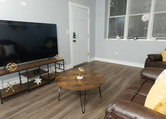 Pristine 3bdr 2ba Uchicago Apartment *